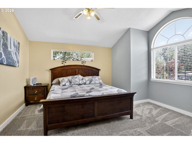 12276 Se MOUNTAIN SUN Dr, Clackamas, OR 97015