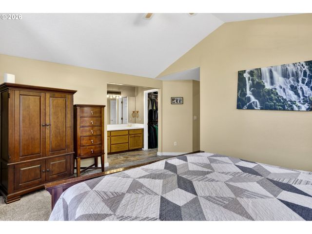 12276 Se MOUNTAIN SUN Dr, Clackamas, OR 97015