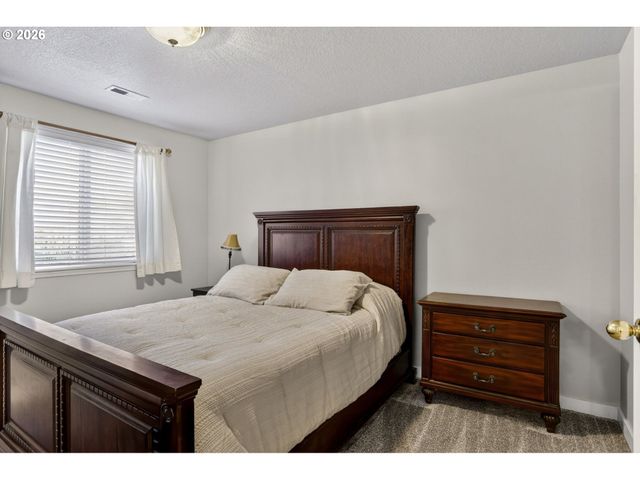 12276 Se MOUNTAIN SUN Dr, Clackamas, OR 97015