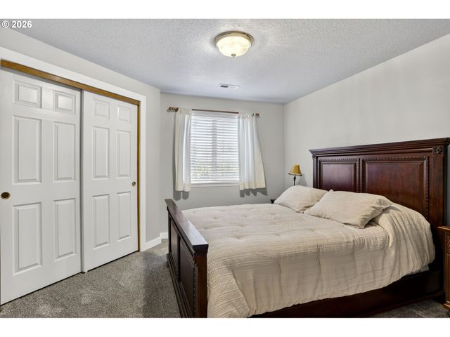 12276 Se MOUNTAIN SUN Dr, Clackamas, OR 97015