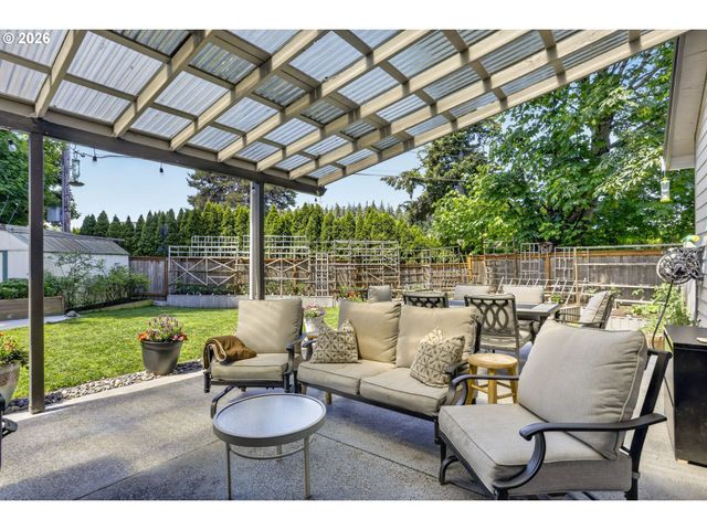12276 Se MOUNTAIN SUN Dr, Clackamas, OR 97015