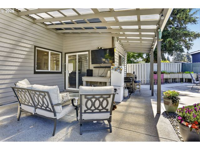 12276 Se MOUNTAIN SUN Dr, Clackamas, OR 97015
