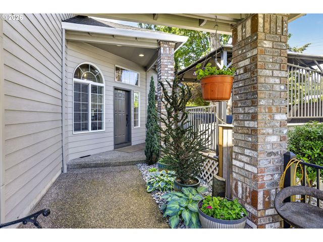 12276 Se MOUNTAIN SUN Dr, Clackamas, OR 97015