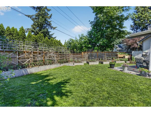 12276 Se MOUNTAIN SUN Dr, Clackamas, OR 97015