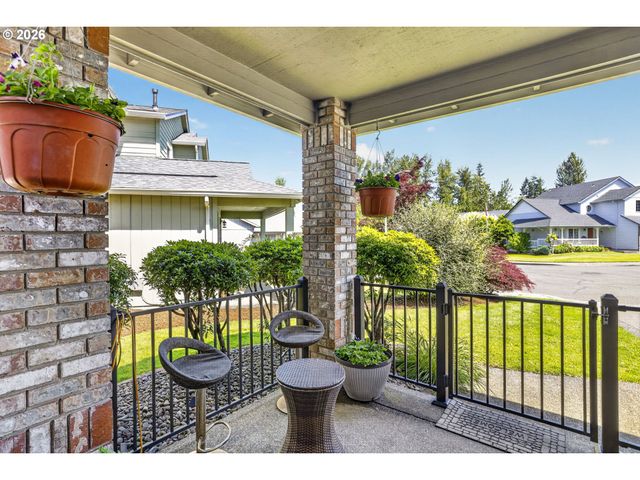 12276 Se MOUNTAIN SUN Dr, Clackamas, OR 97015
