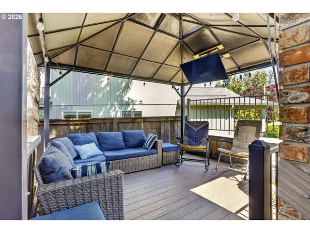 12276 Se MOUNTAIN SUN Dr, Clackamas, OR 97015