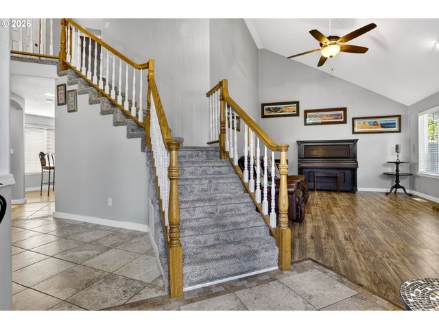 12276 Se MOUNTAIN SUN Dr, Clackamas, OR 97015