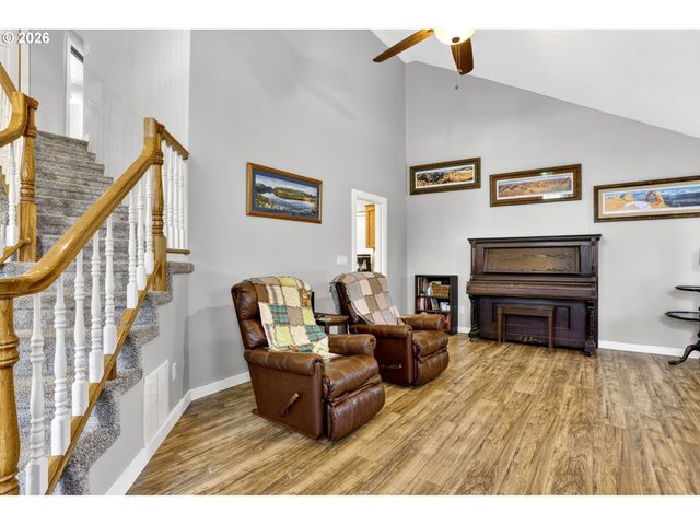 12276 Se MOUNTAIN SUN Dr, Clackamas, OR 97015