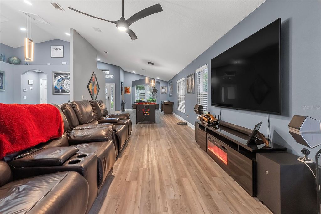 Image 6 of property listing at 11015 TAEDA DRIVE, Orlando, FL 32832