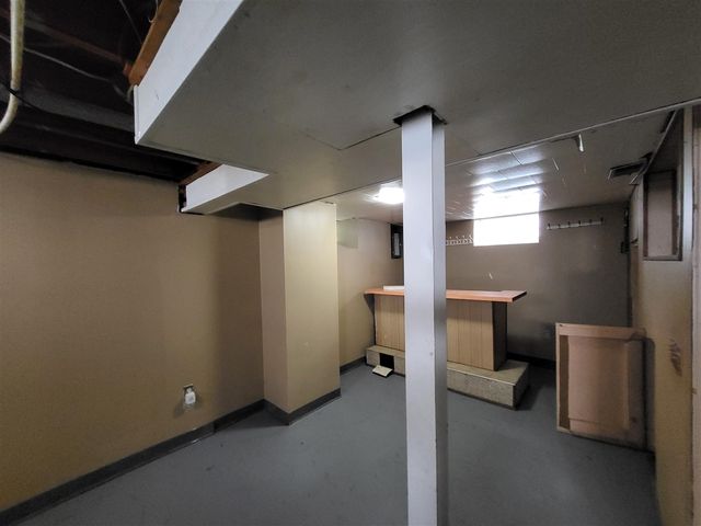 20237 Kingsville Street, Harper Woods, MI 48225