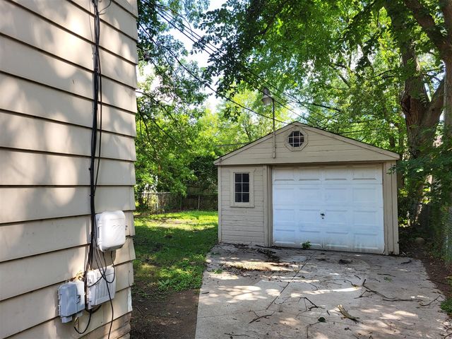 20237 Kingsville Street, Harper Woods, MI 48225