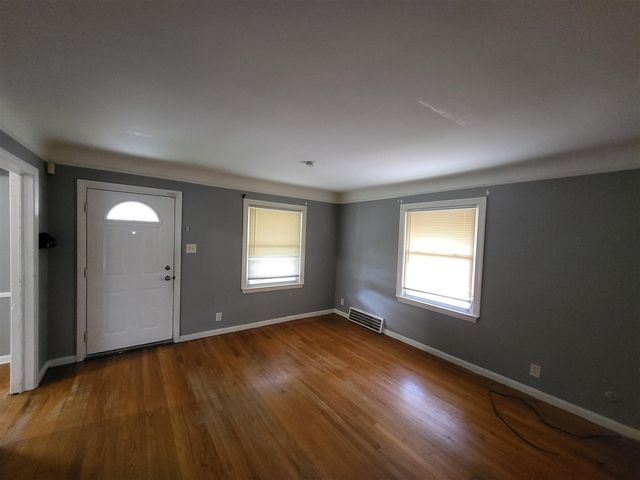 20237 Kingsville Street, Harper Woods, MI 48225