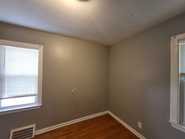 20237 Kingsville Street, Harper Woods, MI 48225