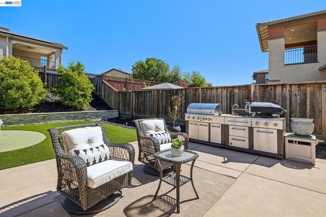 66 Adair Way, Hayward, CA 94542