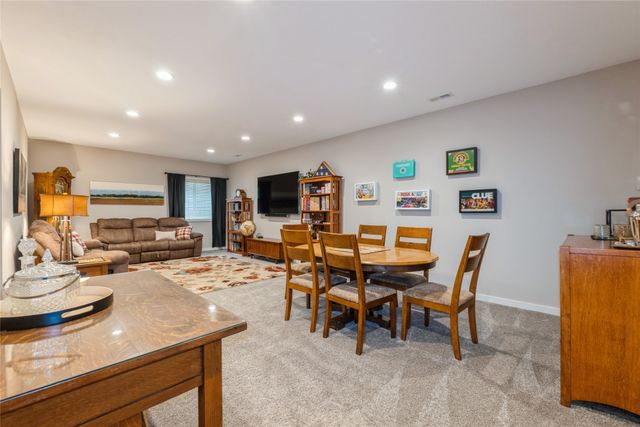 1194 S Radley Street, West Des Moines, IA 50266