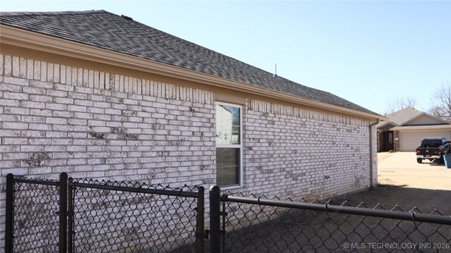 630 Lakefront Drive, Krebs, OK 74501