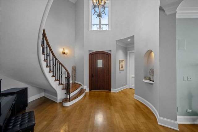 697 Bluff Road, Lake Bluff, IL 60044