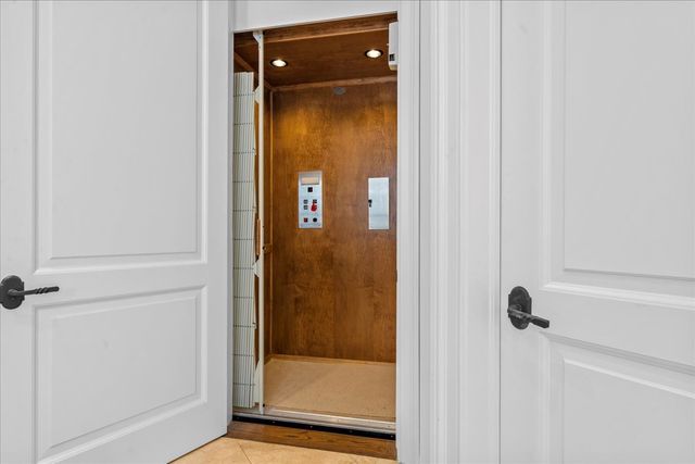 697 Bluff Road, Lake Bluff, IL 60044