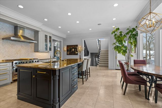 697 Bluff Road, Lake Bluff, IL 60044