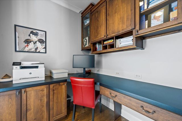 697 Bluff Road, Lake Bluff, IL 60044