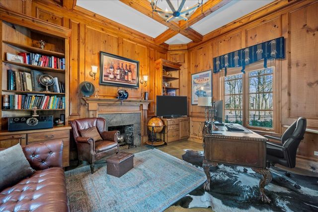 697 Bluff Road, Lake Bluff, IL 60044