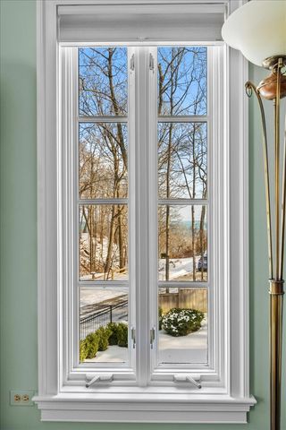 697 Bluff Road, Lake Bluff, IL 60044