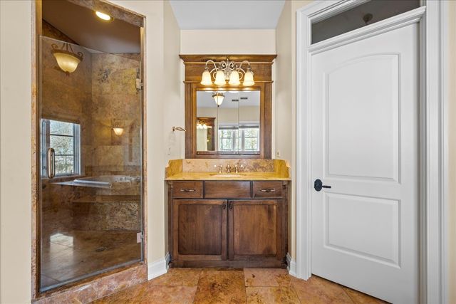 697 Bluff Road, Lake Bluff, IL 60044