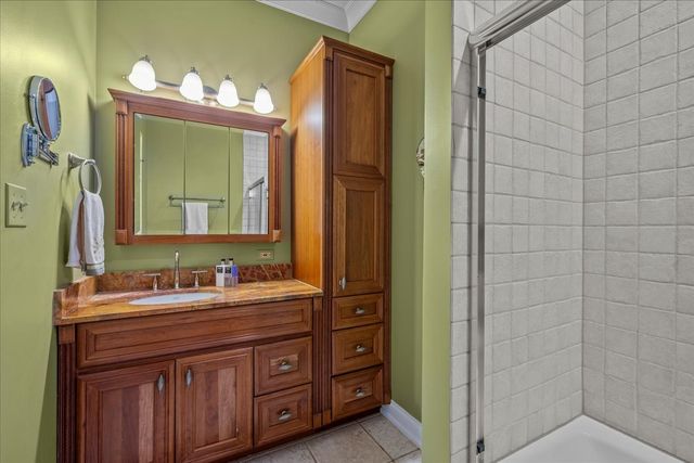 697 Bluff Road, Lake Bluff, IL 60044