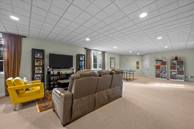 697 Bluff Road, Lake Bluff, IL 60044