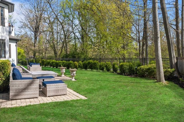 697 Bluff Road, Lake Bluff, IL 60044