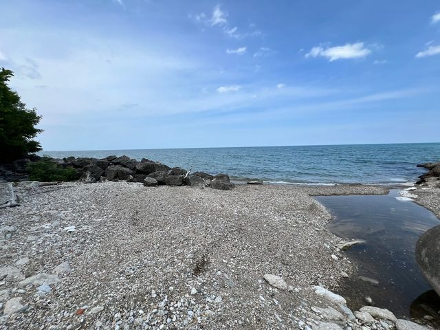 697 Bluff Road, Lake Bluff, IL 60044