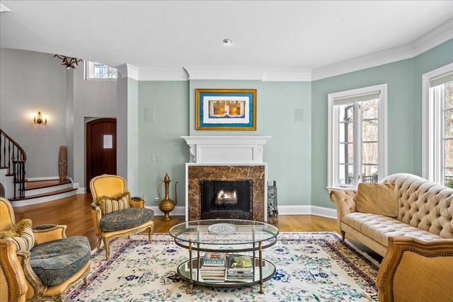 697 Bluff Road, Lake Bluff, IL 60044