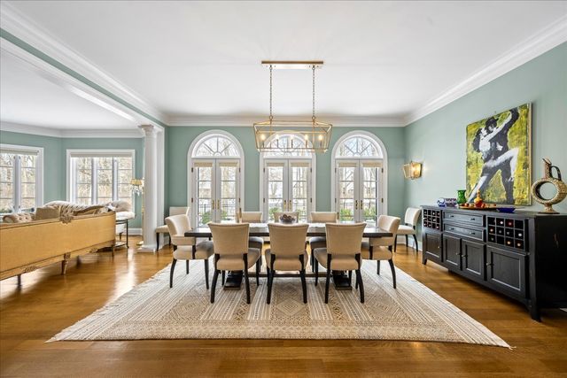 697 Bluff Road, Lake Bluff, IL 60044