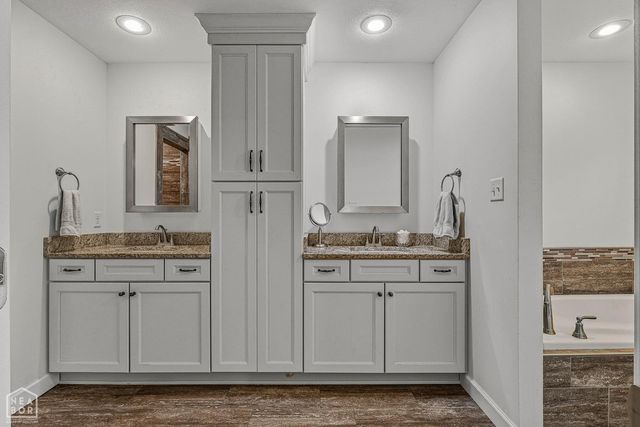 826 E Lakeshore Cove E, Jonesboro, AR 72401