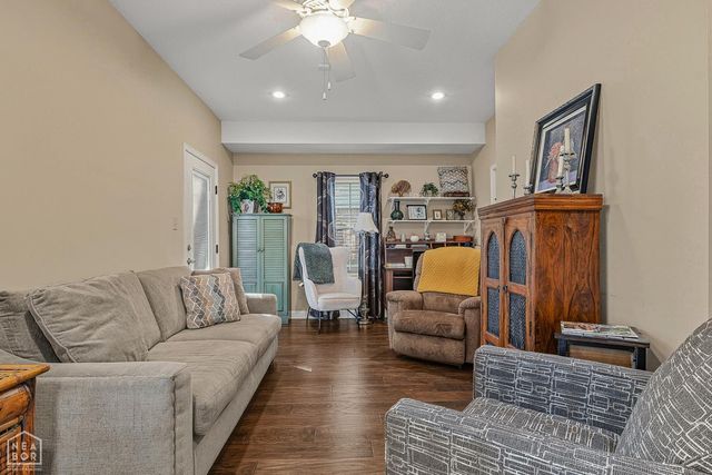 826 E Lakeshore Cove E, Jonesboro, AR 72401
