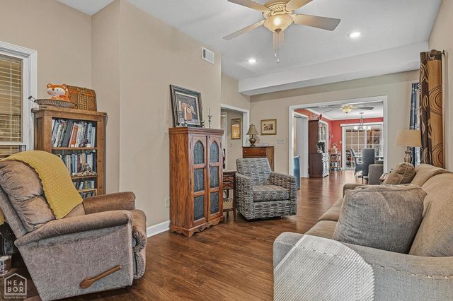 826 E Lakeshore Cove E, Jonesboro, AR 72401