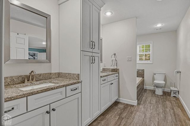 826 E Lakeshore Cove E, Jonesboro, AR 72401