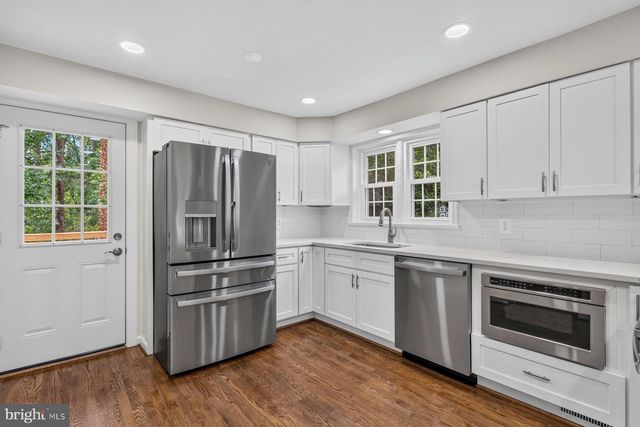 6536 OAKWOOD DR, Falls Church, VA 22041