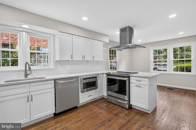 6536 OAKWOOD DR, Falls Church, VA 22041