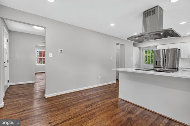6536 OAKWOOD DR, Falls Church, VA 22041