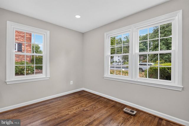 6536 OAKWOOD DR, Falls Church, VA 22041