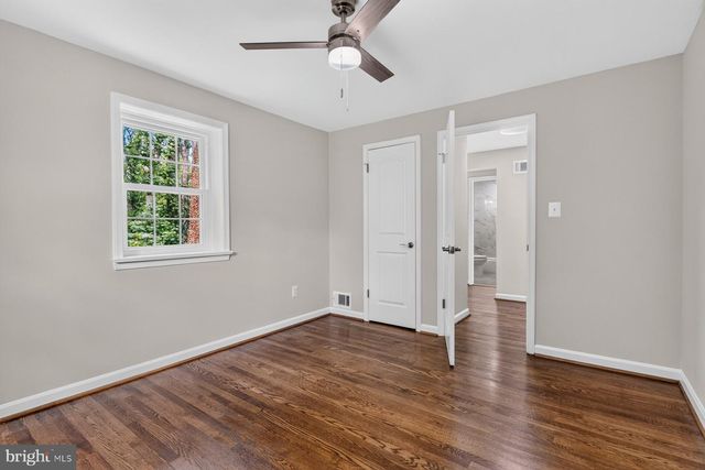 6536 OAKWOOD DR, Falls Church, VA 22041