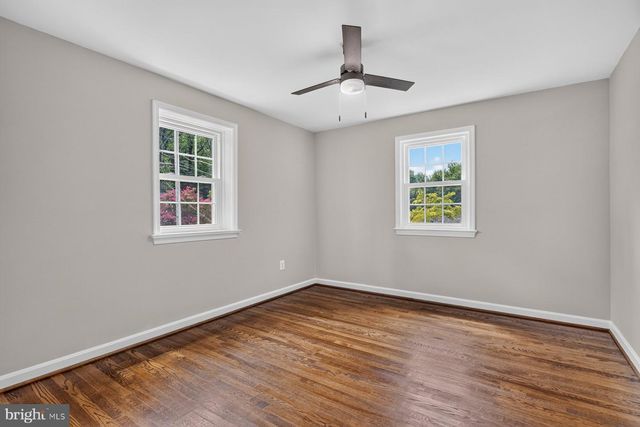 6536 OAKWOOD DR, Falls Church, VA 22041