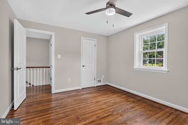 6536 OAKWOOD DR, Falls Church, VA 22041
