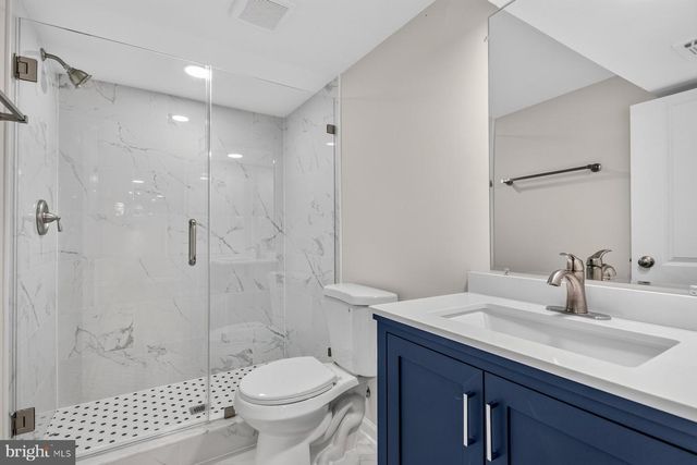6536 OAKWOOD DR, Falls Church, VA 22041