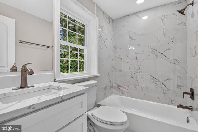 6536 OAKWOOD DR, Falls Church, VA 22041