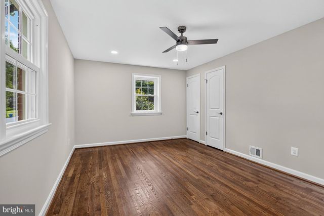 6536 OAKWOOD DR, Falls Church, VA 22041