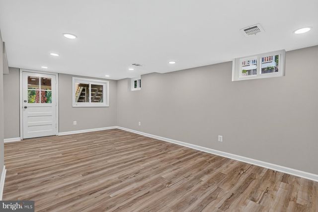 6536 OAKWOOD DR, Falls Church, VA 22041