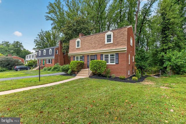 6536 OAKWOOD DR, Falls Church, VA 22041