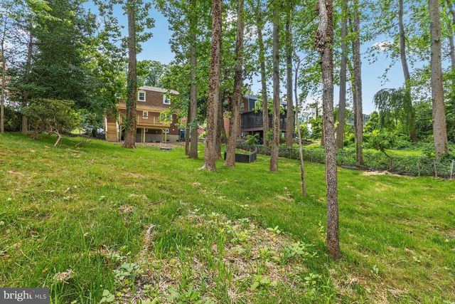 6536 OAKWOOD DR, Falls Church, VA 22041